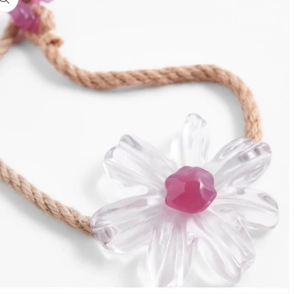 NWOT • ZARA • Beautiful Daisy Flower Statement Rope Necklace • Pink Resin - Picture 2 of 10